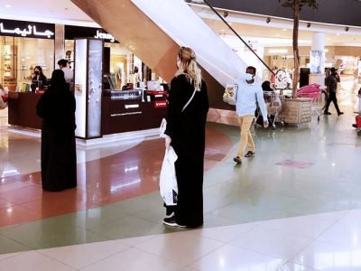 Penalties on shoppers and workers for violations in Saudi Arabia