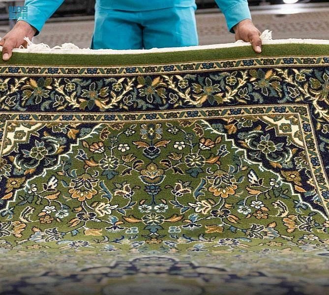 25,000 new luxurious carpets were equipped in the Grand Mosque